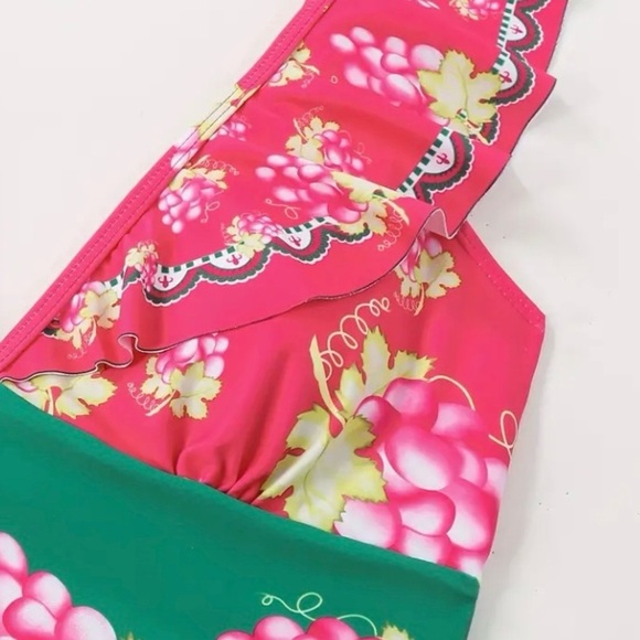 One Piece Swimsuit with coordinating Coverup - Picture 4 of 9